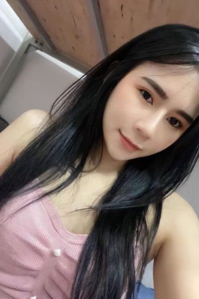 Girl STAR posing gracefully – available for massage companionship in Nusa Bestari 1.
