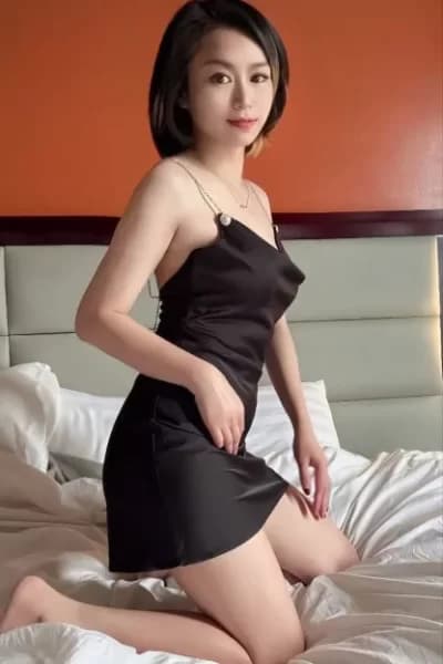 Girl FLEXI posing gracefully – available for massage companionship in Nusa Bestari 1.