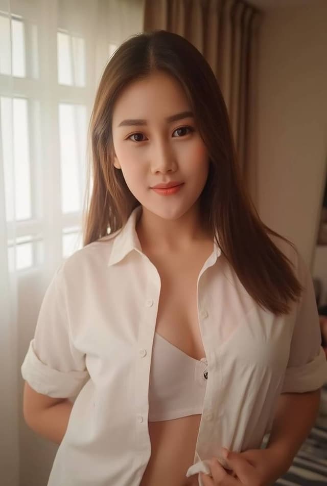 Portrait of LINDA, discreet and elegant escort service in Tebrau 1. - small image