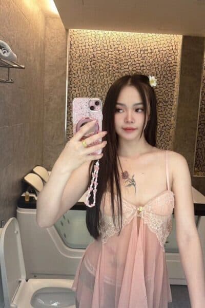 Girl BENZ posing gracefully – available for massage companionship in JB Town 5.