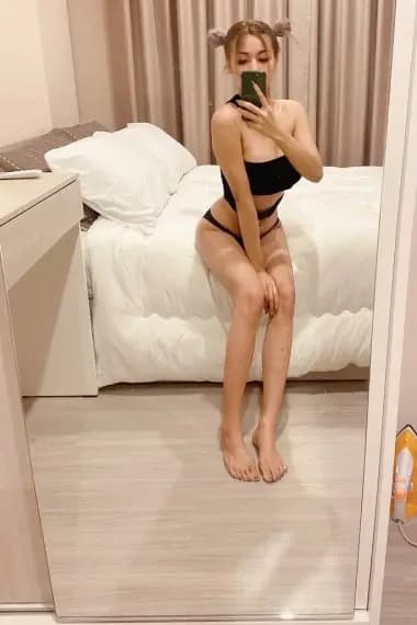 Girl Taporn, luxury massage escort available in JB Town 4.