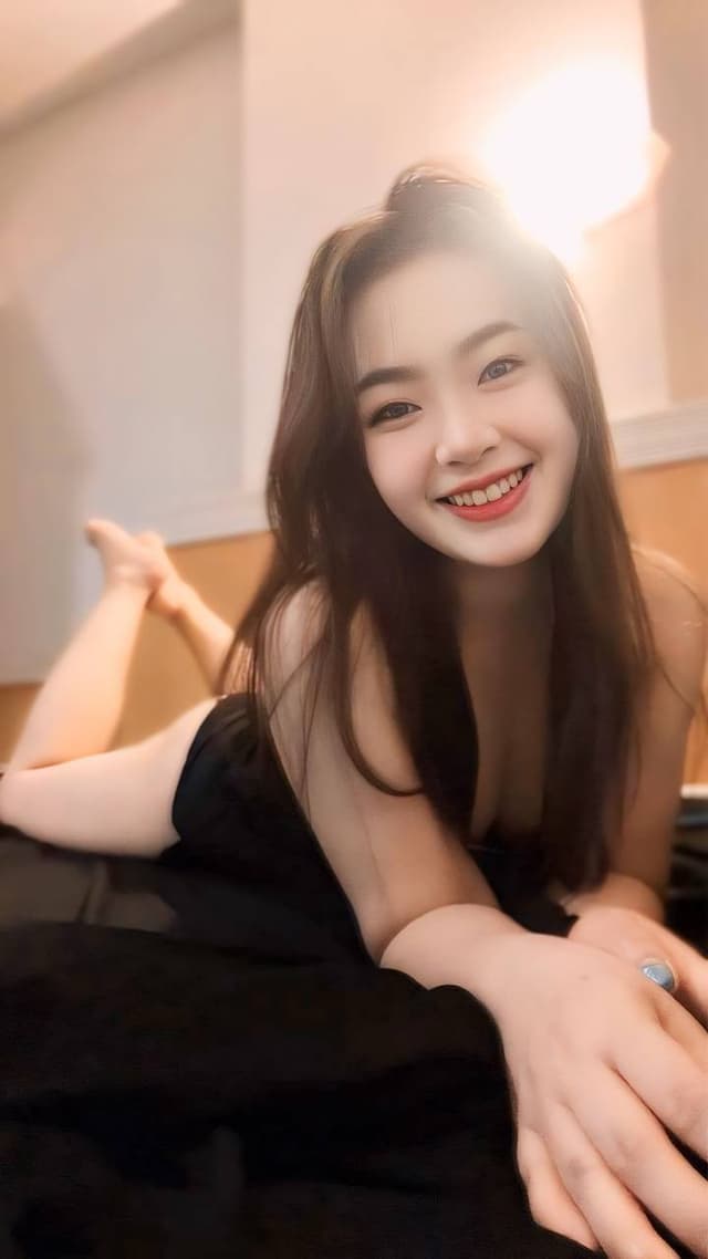 Stylish promotional photo of Amina, private massage companion in Bukit Indah 3. - small image