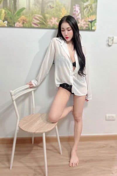 Girl Discreet and professional massage companion – LEMON in Nusa Bestari 1.