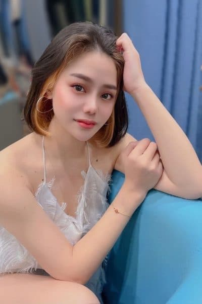 Girl NICKY posing gracefully – available for massage companionship in JB Town 2.