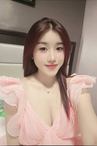 Girl NANA posing gracefully – available for massage companionship in JB Town 4.