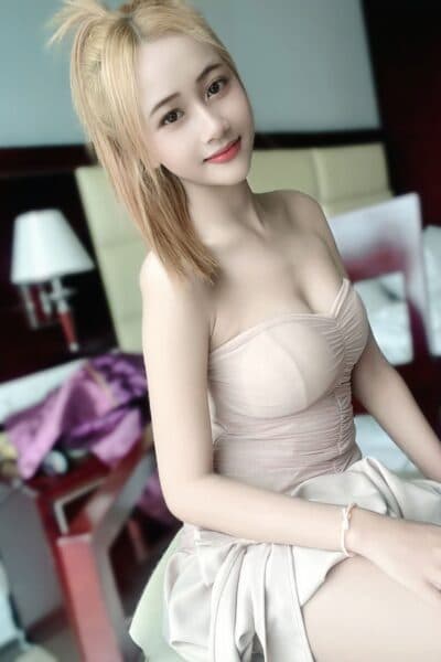 Girl Elegant photo of LYN, your private massage escort in Nusa Bestari 3.