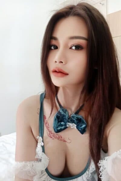 Girl CICI posing gracefully – available for massage companionship in JB Town 4.