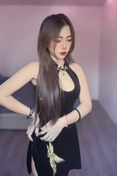 Girl POLLY posing gracefully – available for massage companionship in Nusa Bestari 1.