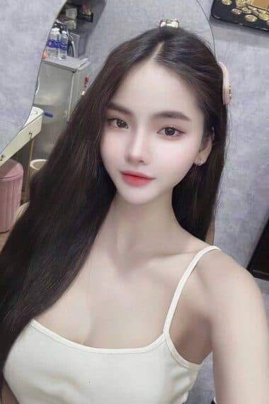 Girl PHI PHI posing gracefully – available for massage companionship in JB Town 5.