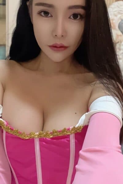 Girl Profile photo of MAYA, sensual and discreet massage escort from Bukit Indah 1.