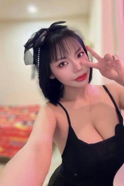 Girl JAZZ posing gracefully – available for massage companionship in JB Town 2.