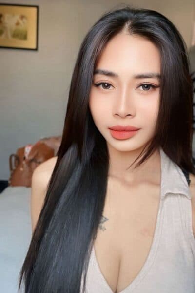 Girl RACHEL 72, luxury massage escort available in JB Town 6.