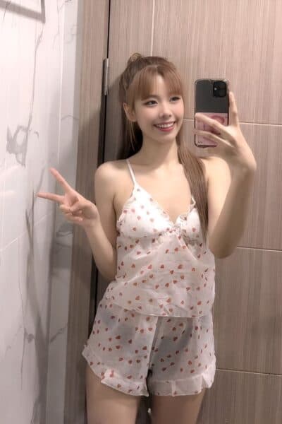 Girl BEE 79, offering relaxing massage companionship in JB Town 6.