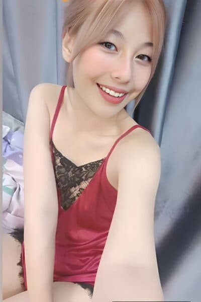 Girl BEE 79 posing gracefully – available for massage companionship in JB Town 6.