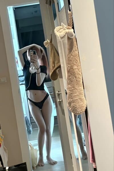 Girl Discreet and professional massage companion – BEE 79 in JB Town 6.