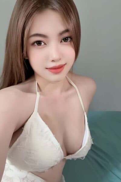 Girl JULY 83 posing gracefully – available for massage companionship in JB Town 7.