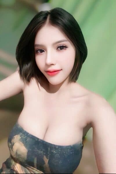 Girl IVY – trusted companion for private massage experiences in Bukit Indah 1.