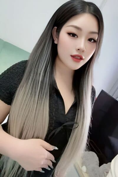 Girl LAVIE 39 posing gracefully – available for massage companionship in JB Town 7.