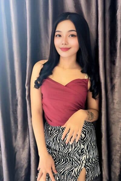 Girl APRIL, luxury massage escort available in Bukit Indah 3.