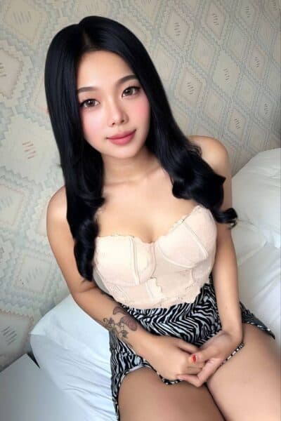 Girl APRIL posing gracefully – available for massage companionship in Bukit Indah 3.