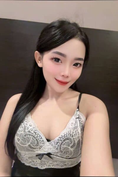 Girl Discreet and professional massage companion – APRIL in Bukit Indah 3.