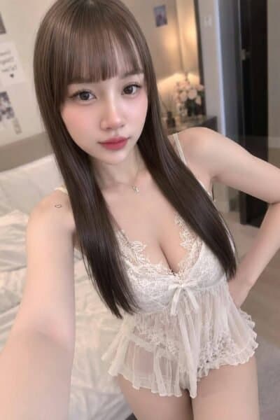 Girl SOYA posing gracefully – available for massage companionship in Nusa Bestari 3.