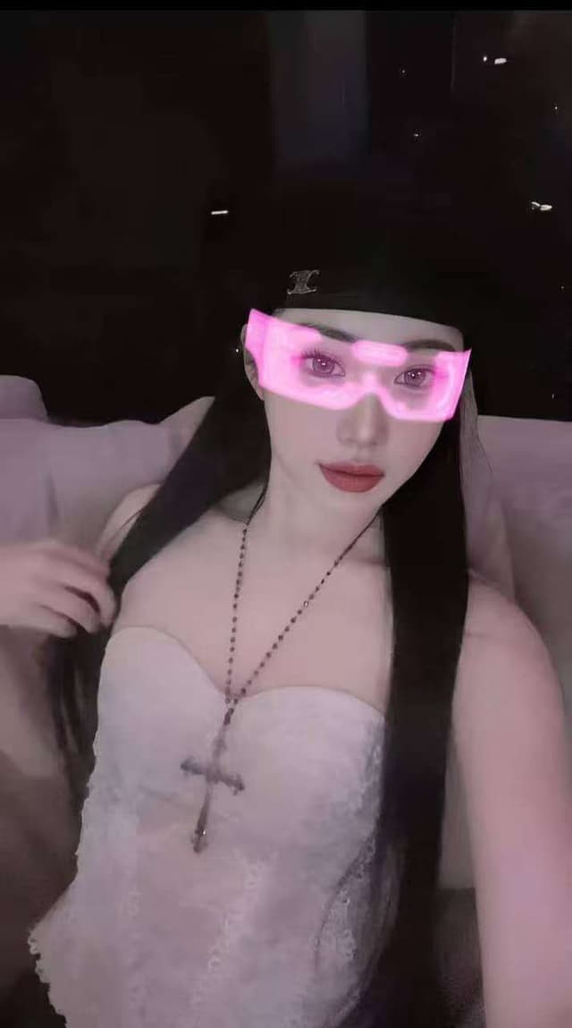 QUEEN 818 – available for exclusive massage companionship across Tebrau 2. - small image