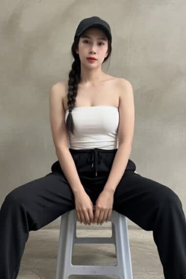 Girl Discreet and professional massage companion – NOON in JB Town 5.