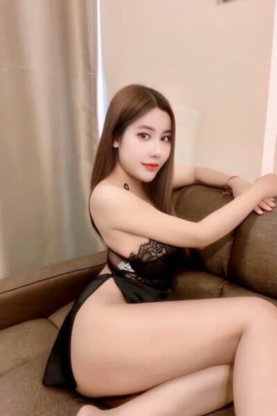 Girl DAPHNE, luxury massage escort available in Bukit Indah 1.