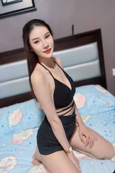 Girl LIME posing gracefully – available for massage companionship in JB Town 2.