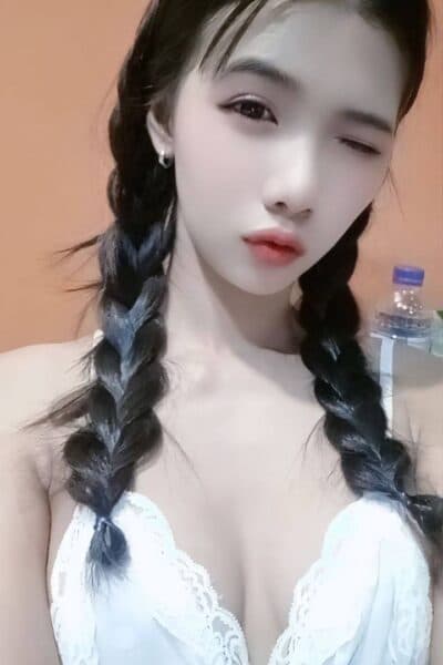 Girl PARY posing gracefully – available for massage companionship in Bukit Indah 3.