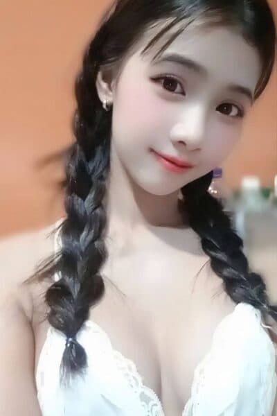 Girl Discreet and professional massage companion – PARY in Bukit Indah 3.