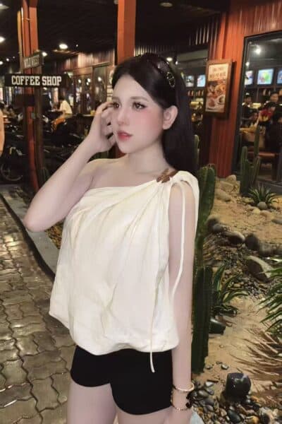Girl Elegant photo of KITTY 289, your private massage escort in Bukit Indah 2.