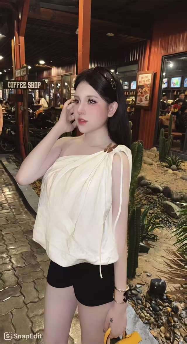 Profile photo of KITTY 289, sensual and discreet massage escort from Bukit Indah 2. - small image