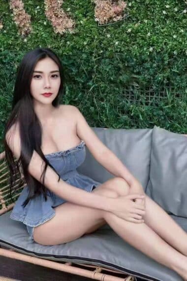 Girl JENNY posing gracefully – available for massage companionship in JB Town 5.