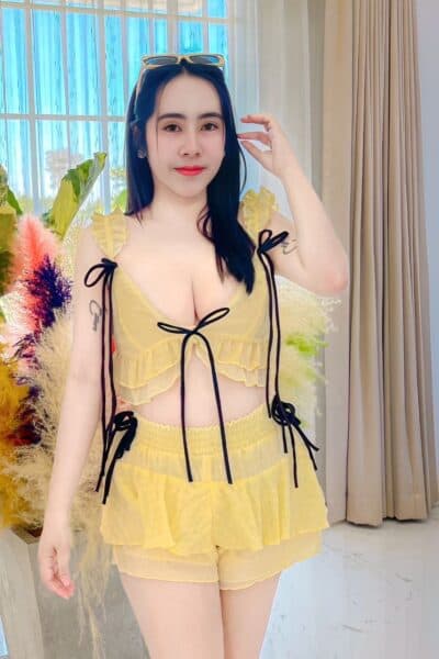 Girl Discreet and professional massage companion – AICHA 155 in JB Town 6.