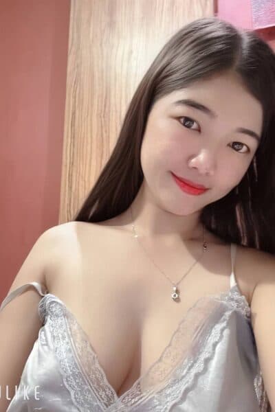 Girl KIARA, luxury massage escort available in Nusa Bestari 3.