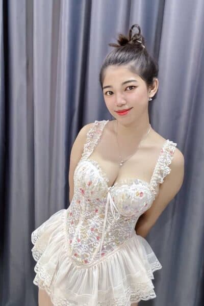 Girl Elegant photo of KIARA, your private massage escort in Nusa Bestari 3.