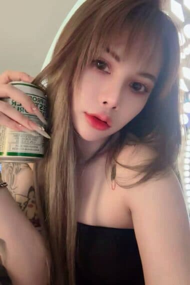 Girl CELINE, luxury massage escort available in JB Town 5.