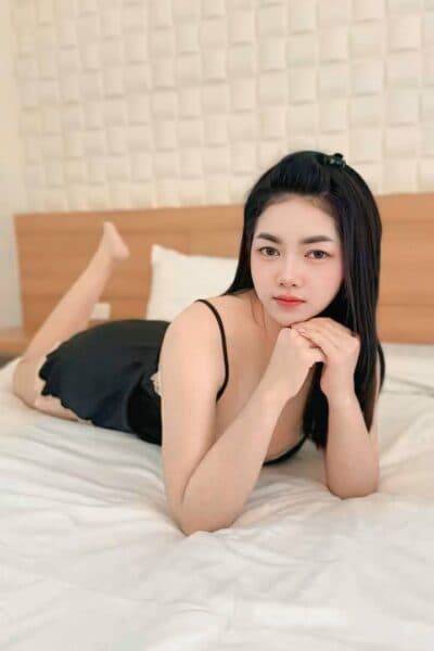 Girl CELINE posing gracefully – available for massage companionship in Tebrau 1.