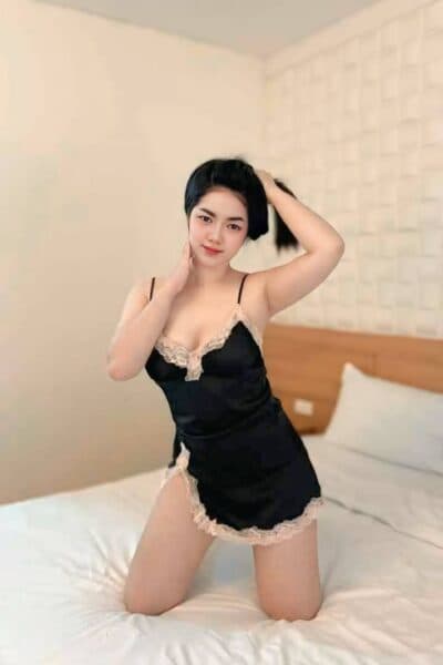 Girl Discreet and professional massage companion – CELINE in Tebrau 1.