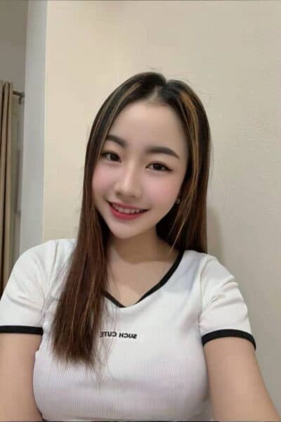 Girl Portrait of BOWIE, discreet and elegant escort service in Tebrau 1.