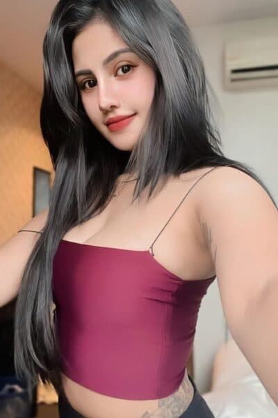 Girl LUCKY posing gracefully – available for massage companionship in Nusa Bestari 3.