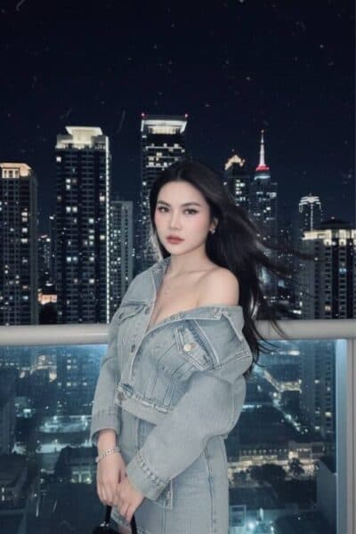 Girl SASAH posing gracefully – available for massage companionship in Bukit Indah 1.