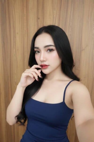 Girl LIZEE 225 posing gracefully – available for massage companionship in JB Town 7.