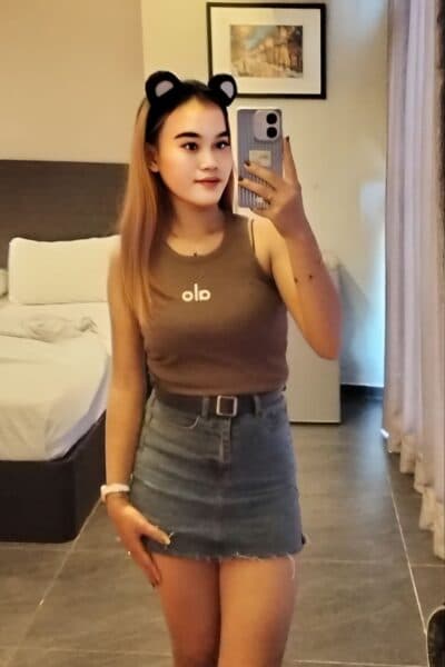 Girl FITRIA 32 posing gracefully – available for massage companionship in JB Town 6.