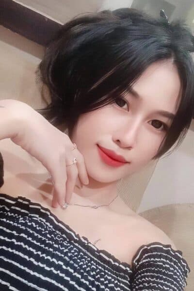 Girl GG posing gracefully – available for massage companionship in JB Town 4.