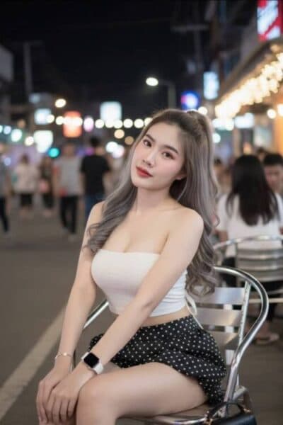 Girl Discreet and professional massage companion – MOLLY in Bukit Indah 1.