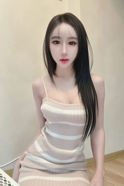 Girl DANAE, luxury massage escort available in Bukit Indah 1.