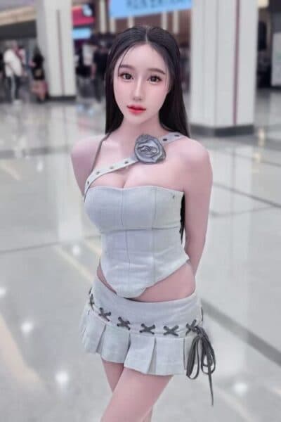 Girl Discreet and professional massage companion – DANAE in Bukit Indah 1.